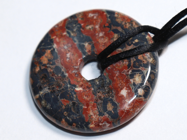 Breckzienjaspis mit Band