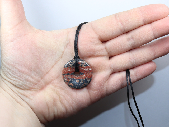 Breckzienjaspis mit Band