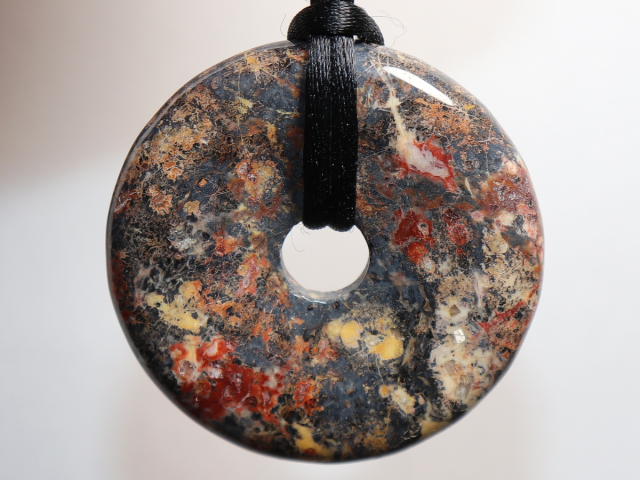 Breckzienjaspis mit Band