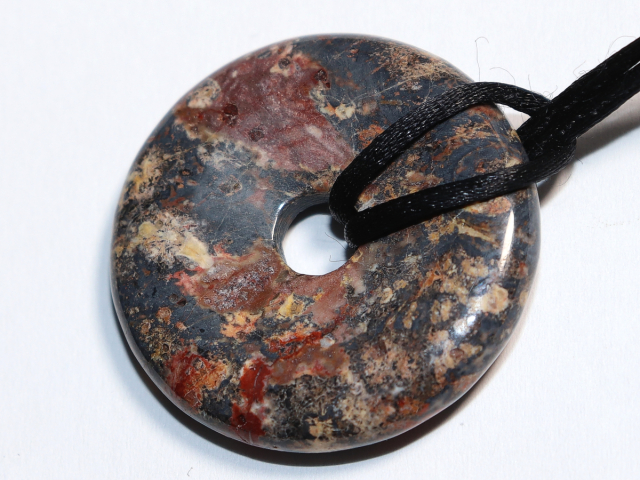 Breckzienjaspis mit Band