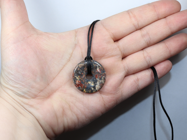 Breckzienjaspis mit Band