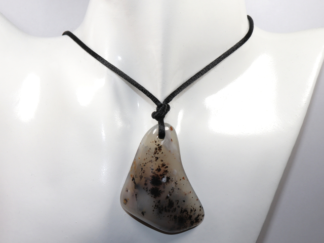 Dendritenchalcedon mit Band