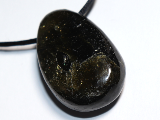 schwarzer Turmalin (Schörl) mit Band oder Silber 925