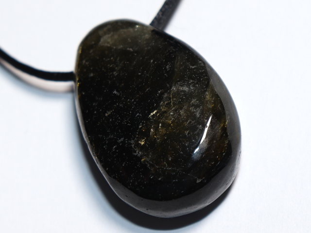 schwarzer Turmalin (Schörl) mit Band oder Silber 925