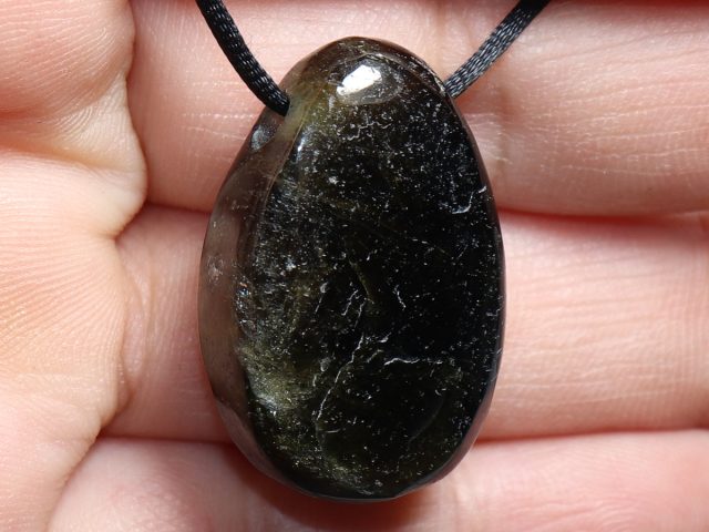 schwarzer Turmalin (Schörl) mit Band oder Silber 925