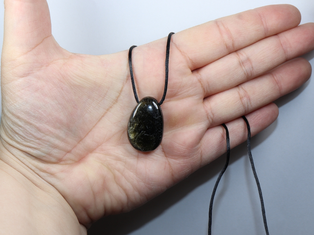 schwarzer Turmalin (Schörl) mit Band oder Silber 925