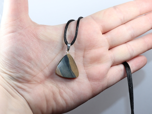 olivine with cord or silver 925