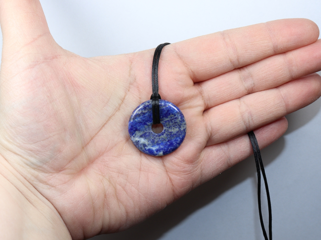 Lapislazuli mit Band