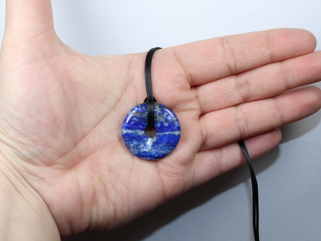 Lapislazuli mit Band