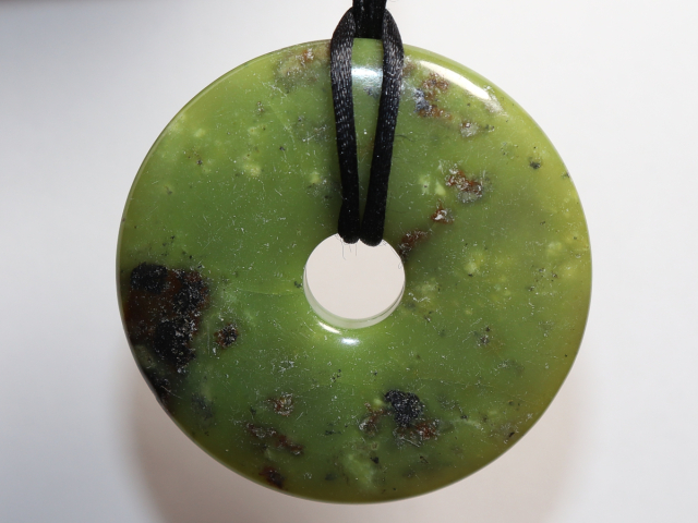 Chrysopras mit Band