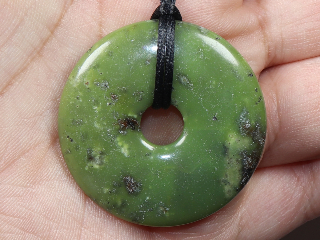 Chrysopras mit Band