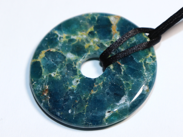 apatite with cord