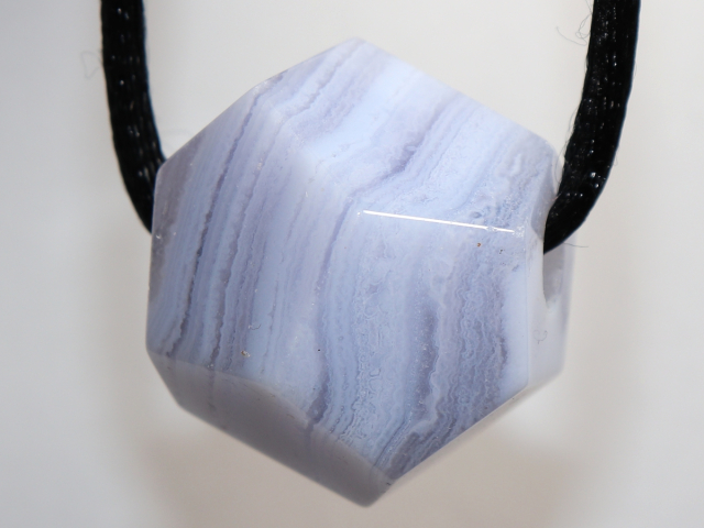 Chalcedon mit Band oder Silber 925