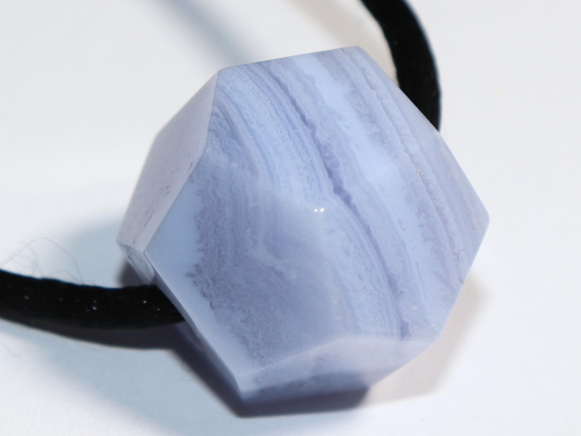 Chalcedon mit Band oder Silber 925