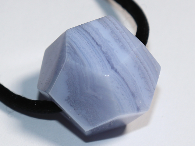 Chalcedon mit Band oder Silber 925