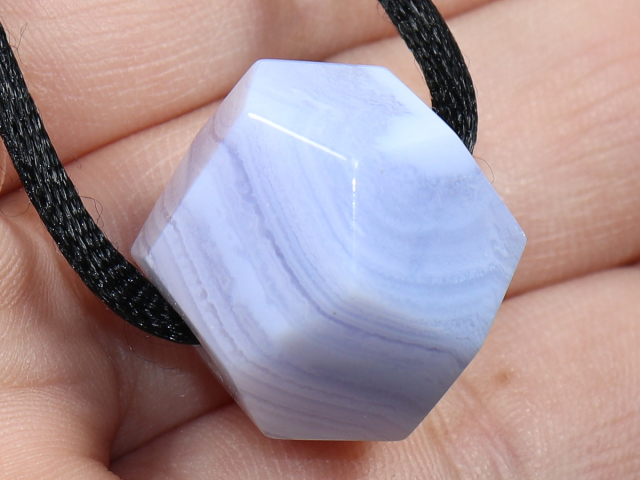 Chalcedon mit Band oder Silber 925