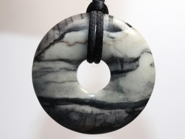 Picassojaspis mit Band