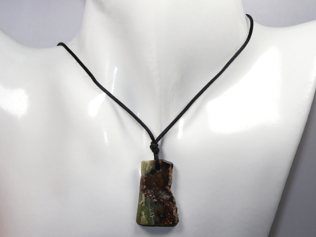 Preview: chrysoprase with cord