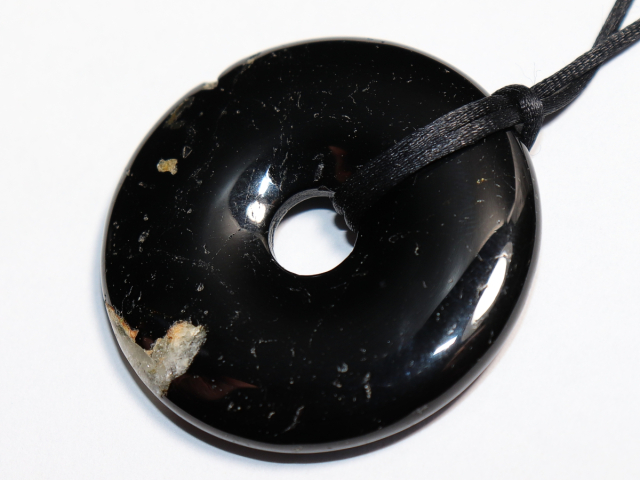 schwarzer Turmalin (Schörl) mit Band