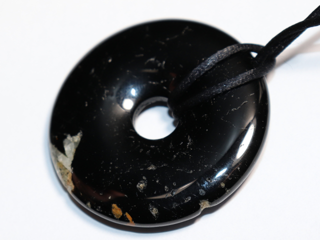 schwarzer Turmalin (Schörl) mit Band