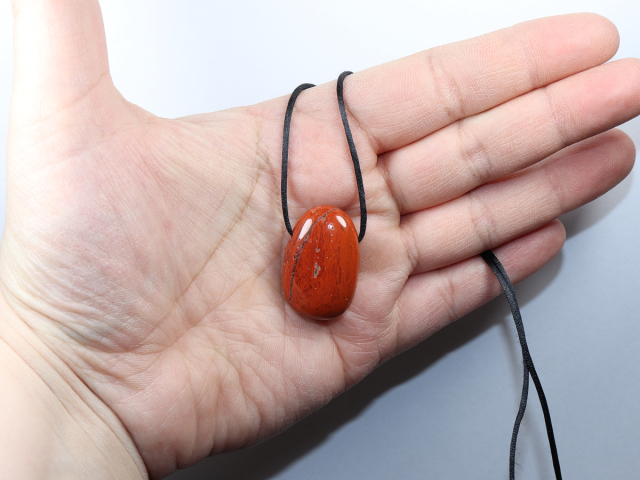 roter Jaspis mit Band oder Silber 925