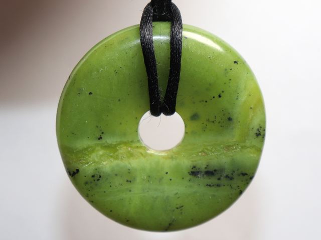 Preview: Nephrit mit Band