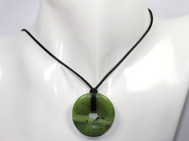 Preview: Nephrit mit Band
