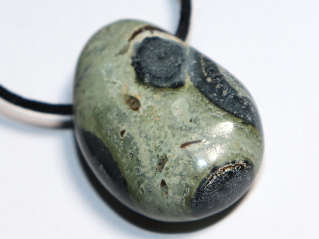 Kambaba-Rhyolith mit Band oder Silber 925