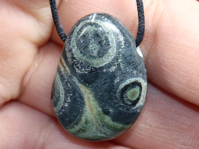 Kambaba-Rhyolith mit Band oder Silber 925