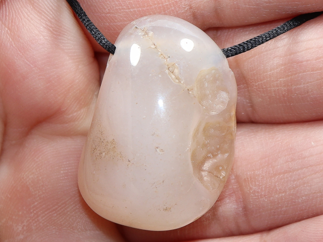 rosa Chalcedon mit Band oder Silber 925