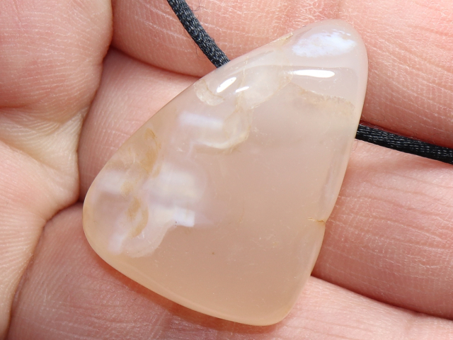 rosa Chalcedon mit Band oder Silber 925