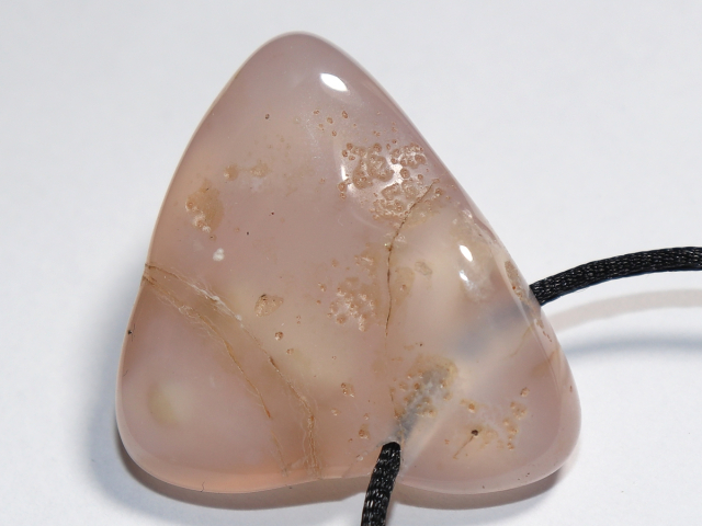 rosa Chalcedon mit Band oder Silber 925