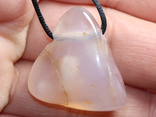 rosa Chalcedon mit Band oder Silber 925