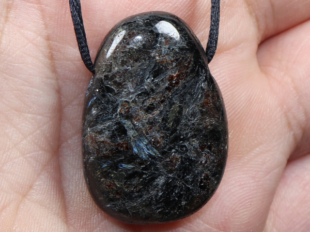 Cummingtonit mit Band oder Silber 925