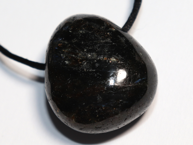 Anthophyllit mit Band oder Silber 925