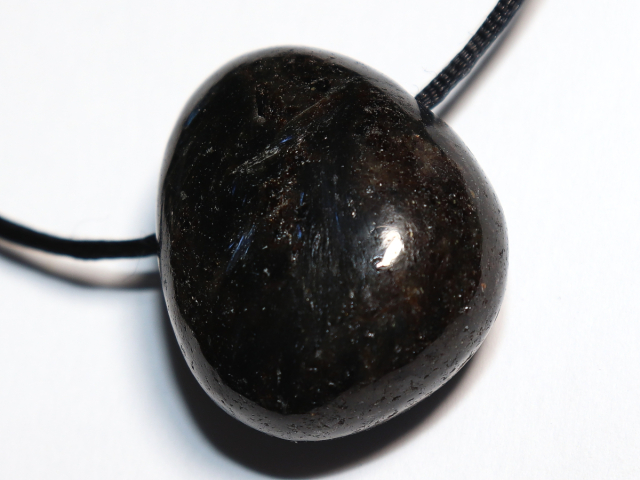 Anthophyllit mit Band oder Silber 925