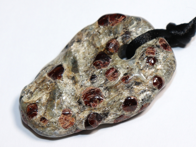 garnet and disthene in mica schists with cord