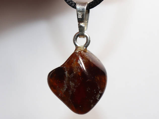 Hessonit (Granat) mit Band oder Silber 925