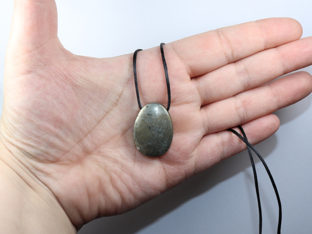 Pyrit mit Band oder Silber 925