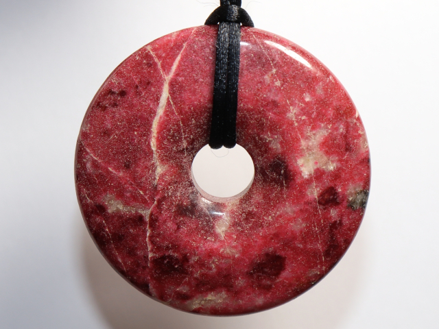 thulite with cord