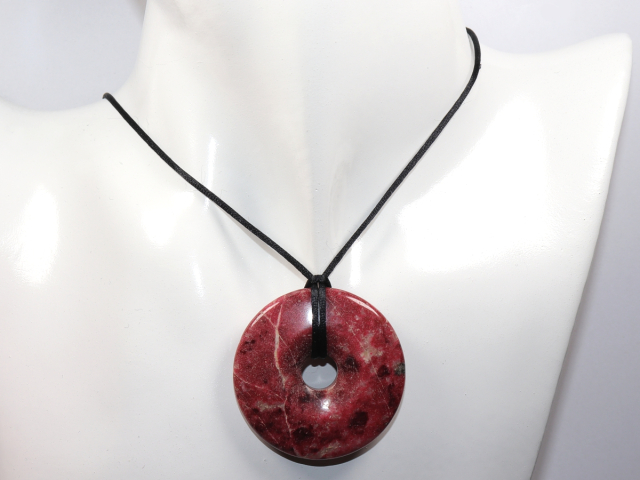 Preview: thulite with cord