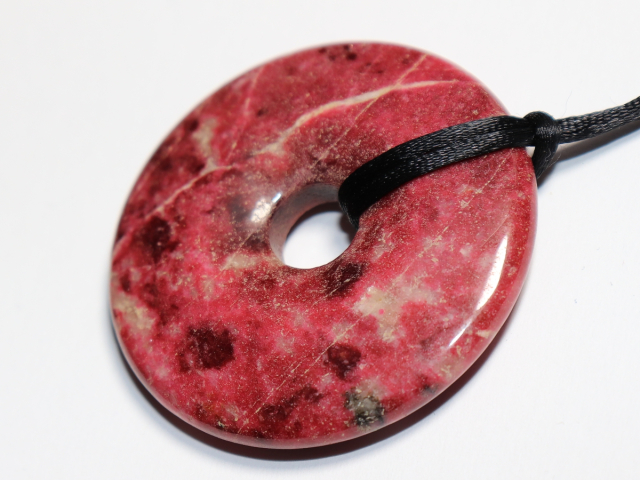 Preview: thulite with cord