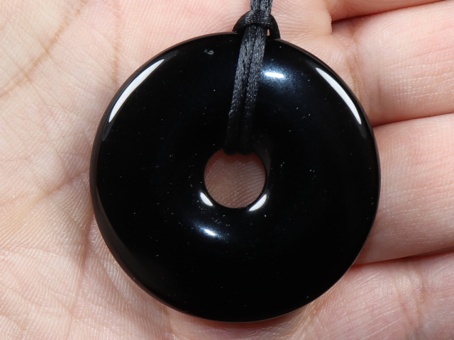 schwarzer Obsidian mit Band