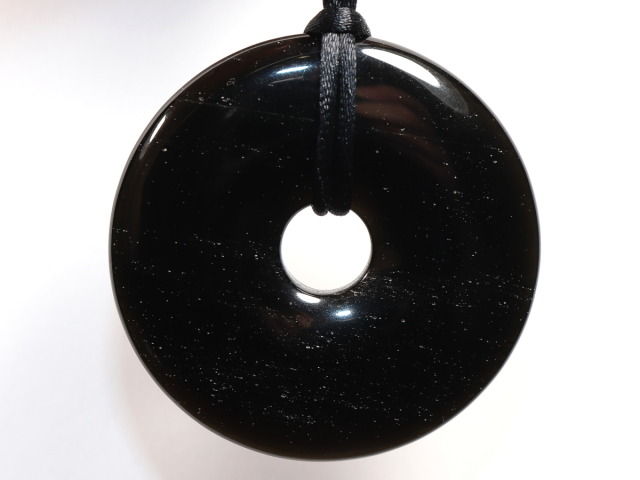 schwarzer Obsidian mit Band