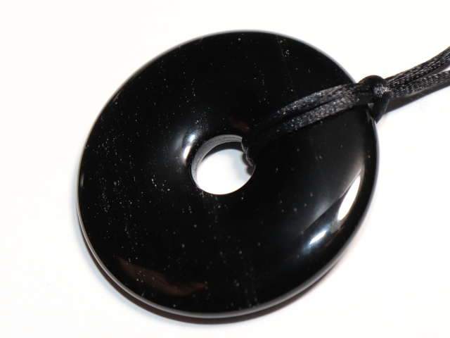schwarzer Obsidian mit Band