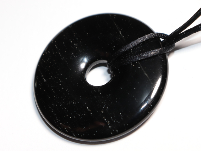 schwarzer Obsidian mit Band