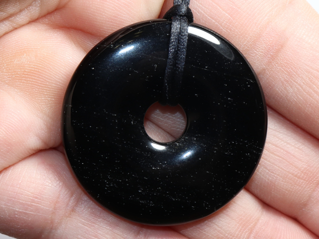 schwarzer Obsidian mit Band