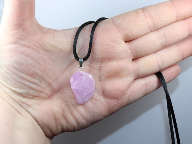 kunzite with cord or silver 925