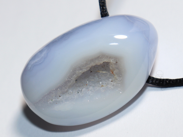 Chalcedon mit Band oder Silber 925