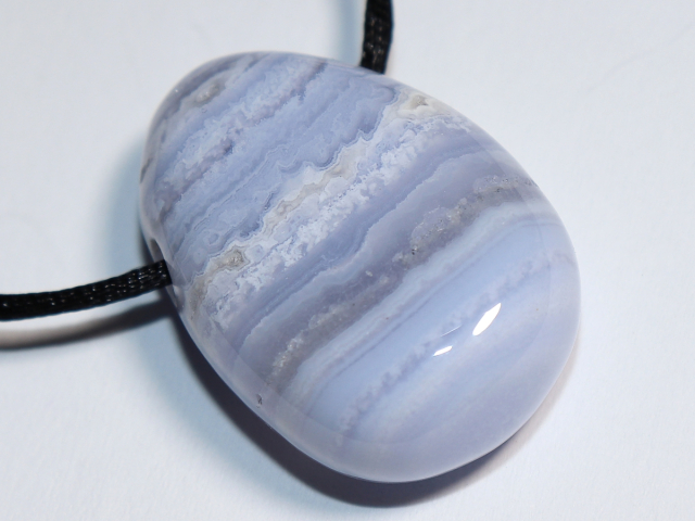 Chalcedon mit Band oder Silber 925